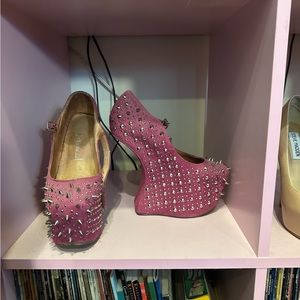 Pink Jeffrey Campbell spiked heelless gravity defying platform shoe 6